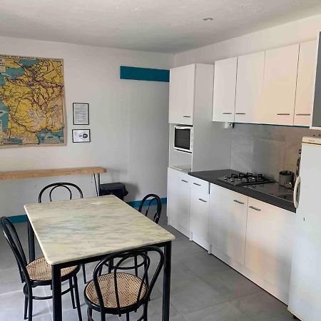 Le Depot Appartement Du Port A Champvert Zewnętrze zdjęcie
