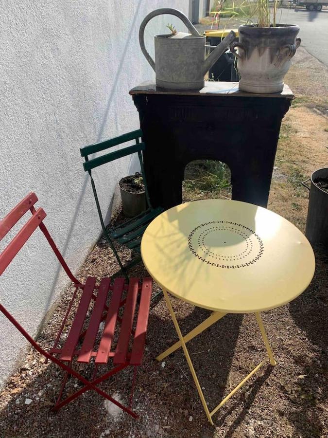 Le Depot Appartement Du Port A Champvert Zewnętrze zdjęcie